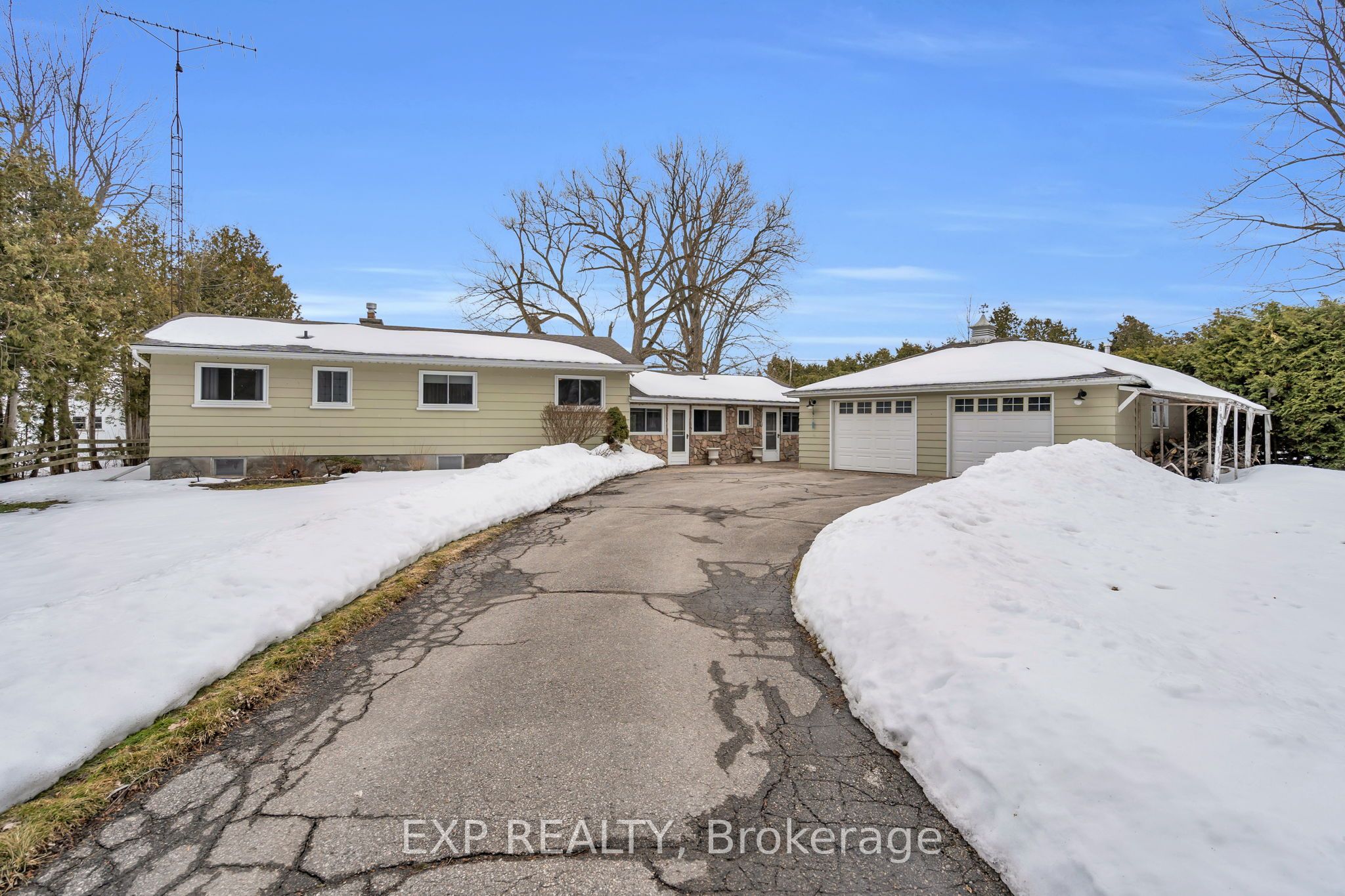 561 Duclos Point Road, Georgina, ON, L0E 1N0