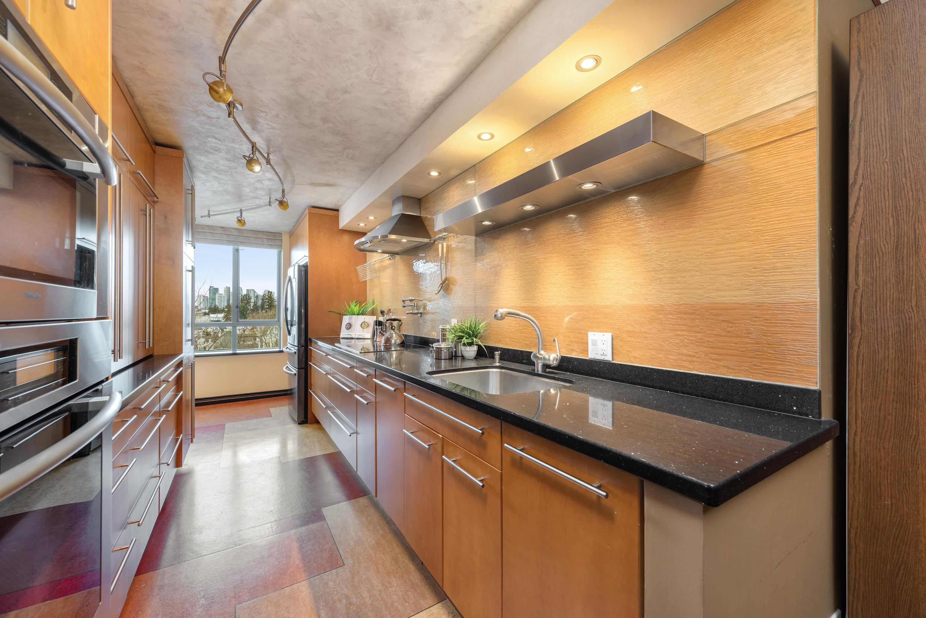 Additional image 3 of 601-6622 Southoaks Crescent, Burnaby, BC, V5E 4K2