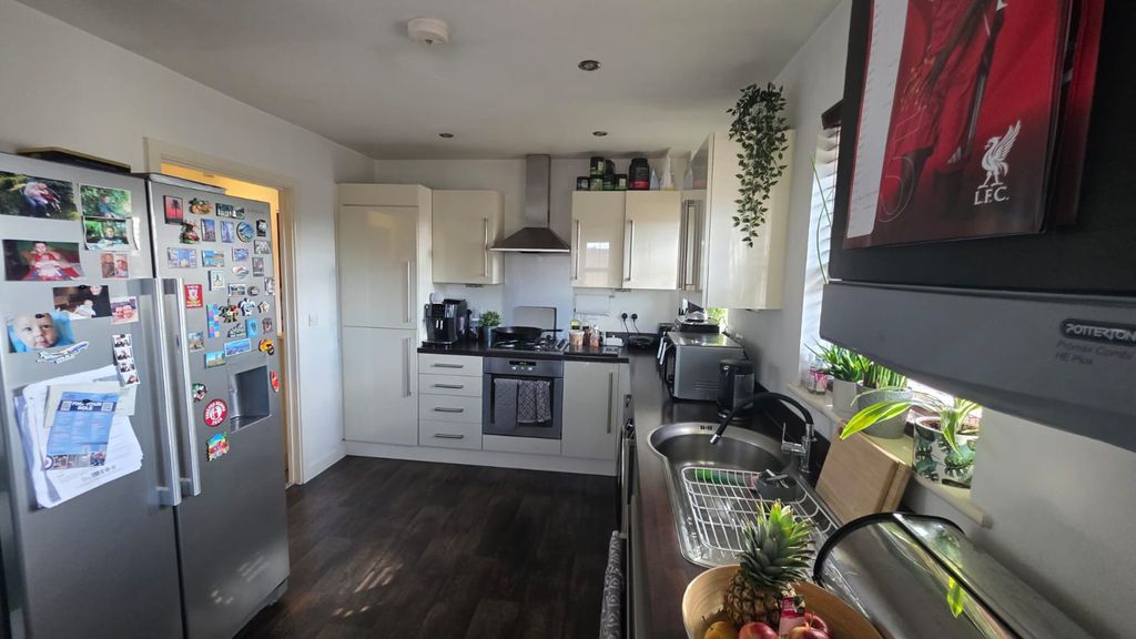 2 bed flat for saleThe Sidings, Bristol BS16 photo 5