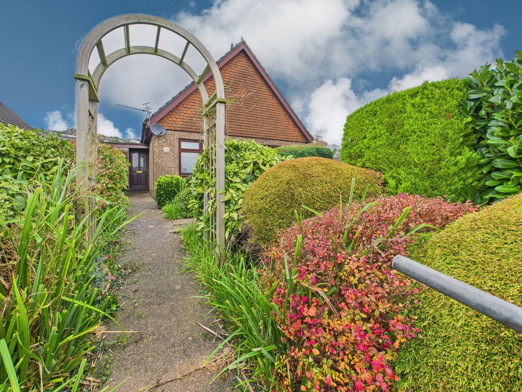 3 bed detached house for saleHome Farm Green, Newport NP18