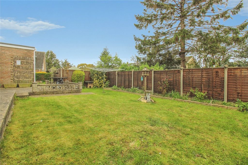 4 bed maisonette for saleRagleth Grove, Trowrbridge BA14 photo 2