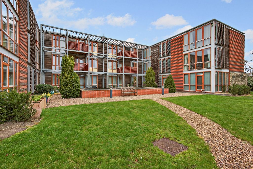 2 bed flat for saleMeadowcroft, Cambridge, Cambridgeshire CB4
