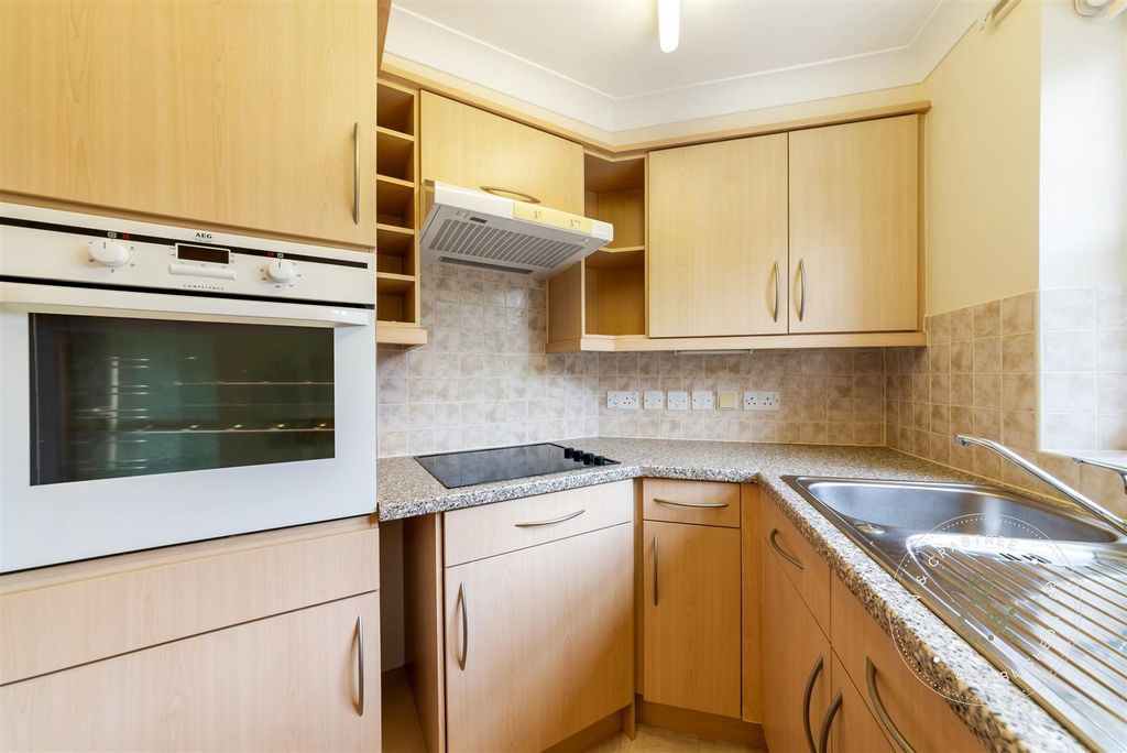 Additional image 6 of 1 bed flat for salePritchard Court, Cardiff Road, Llandaff, Cardiff CF5