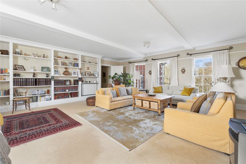 2 bed flat for salePeninsula Square, Winchester, Hampshire SO23 photo 2