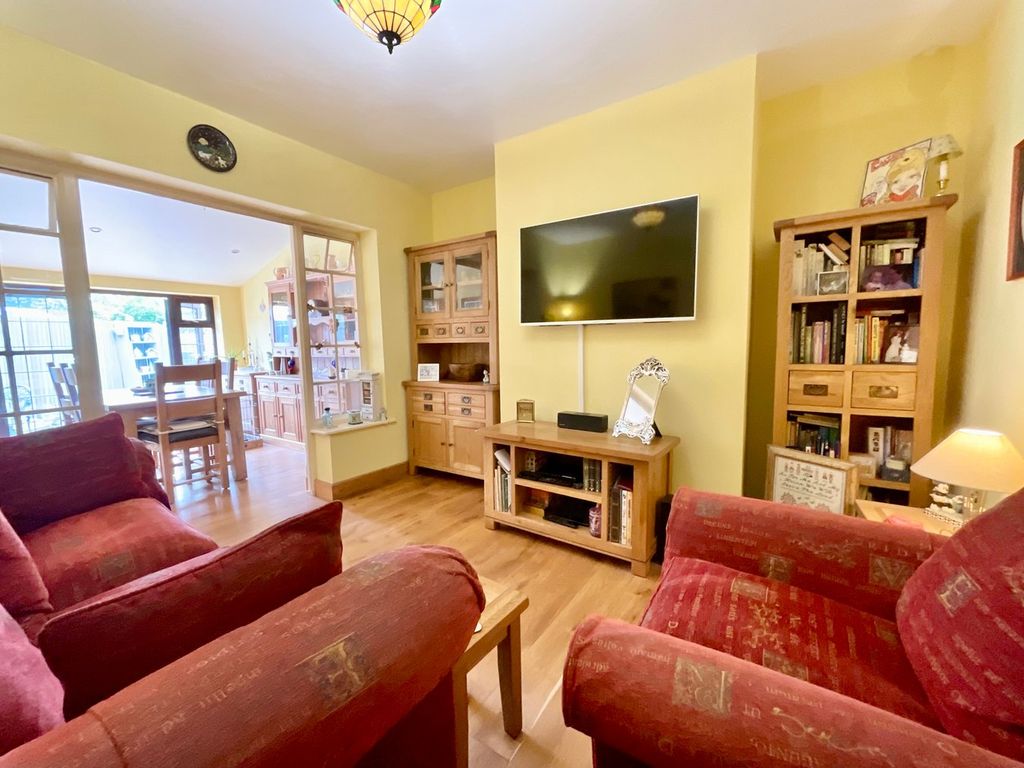 3 bed semi-detached house for saleConigar Crescent, Usk NP15 photo 3