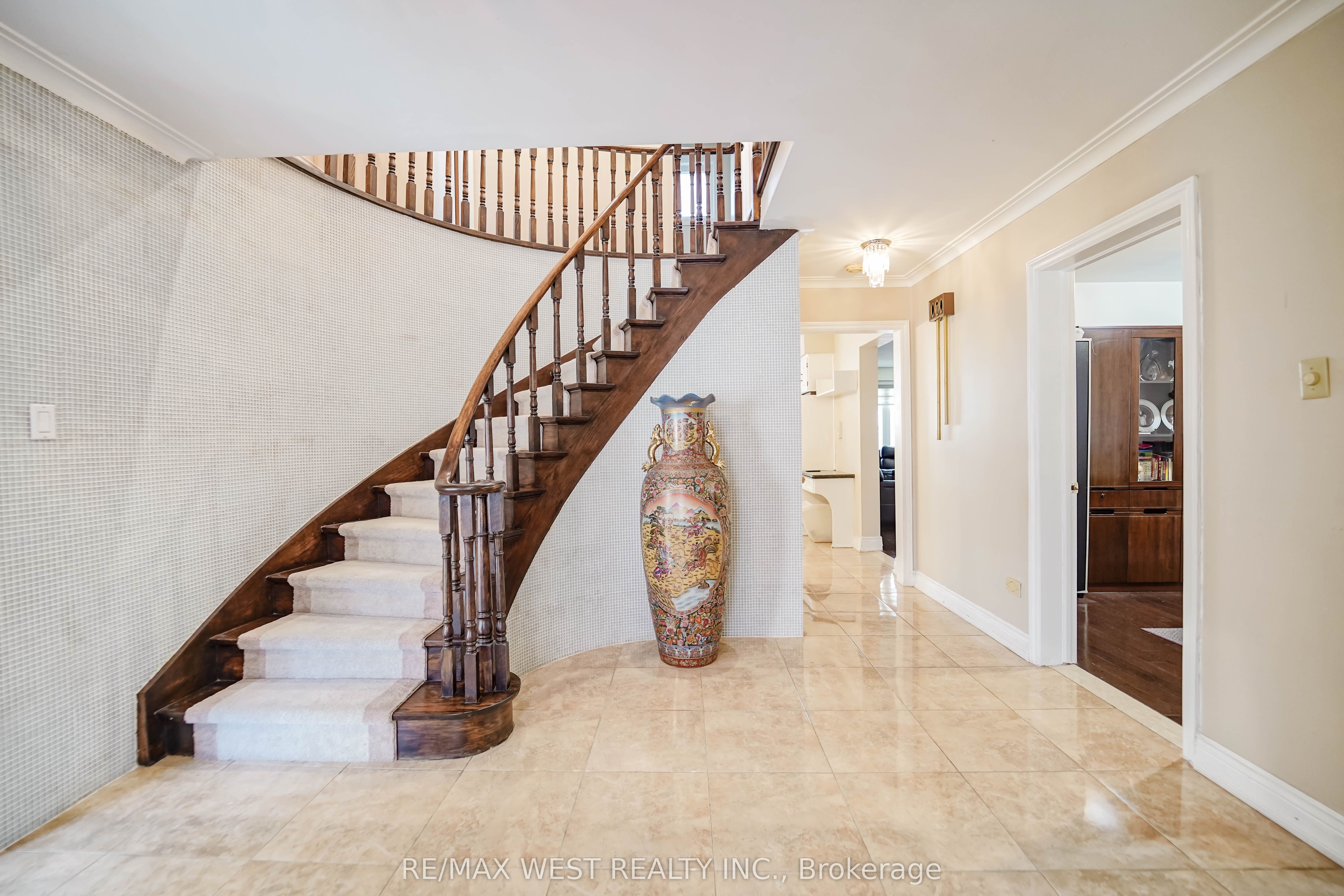 Additional image 3 of 31 Canterbury Crescent, Toronto, ON, M9A 5A4