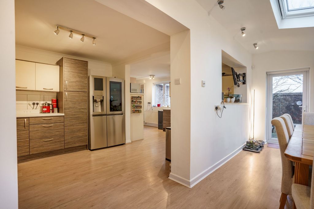 4 bed detached house for saleThe Meadows, Marshfield CF3 photo 5