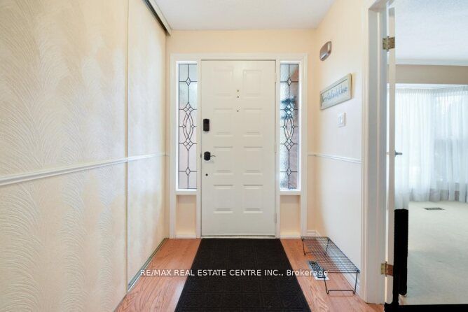 Additional image 3 of 3018 Kilbride Court, Mississauga, ON, L5N 3C5