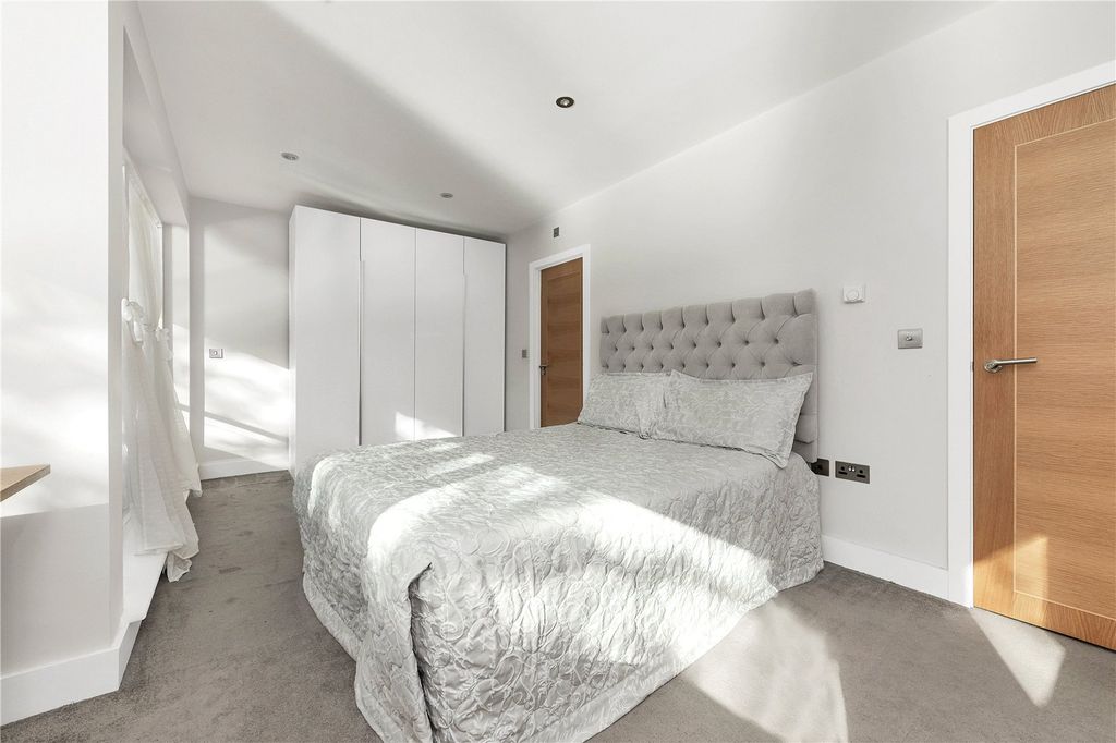 Additional image 8 of 5 bed detached house for saleWater Street, Cambridge, Cambridgeshire CB4