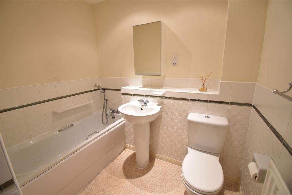 Additional image 12 of 2 bed flat for saleBurlington Road, Portishead BS20