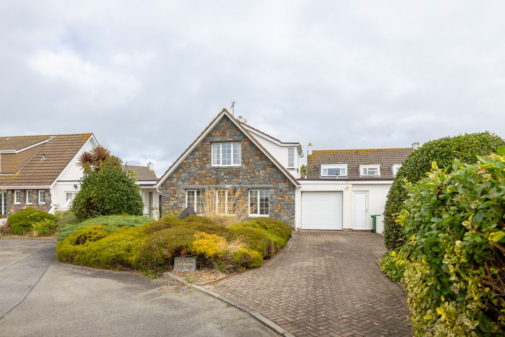 Additional image 6 of 3 bed semi-detached house for saleLe Long Trac, St. Martin, Guernsey GY4