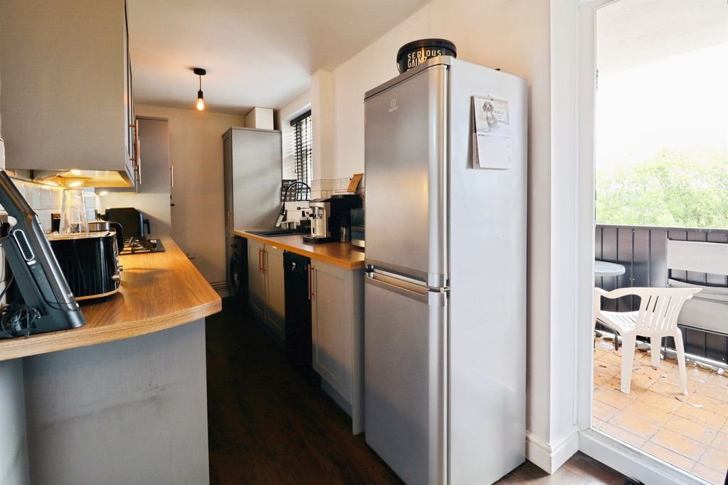 2 bed flat for saleLinnet Close, Cardiff CF23 photo 2