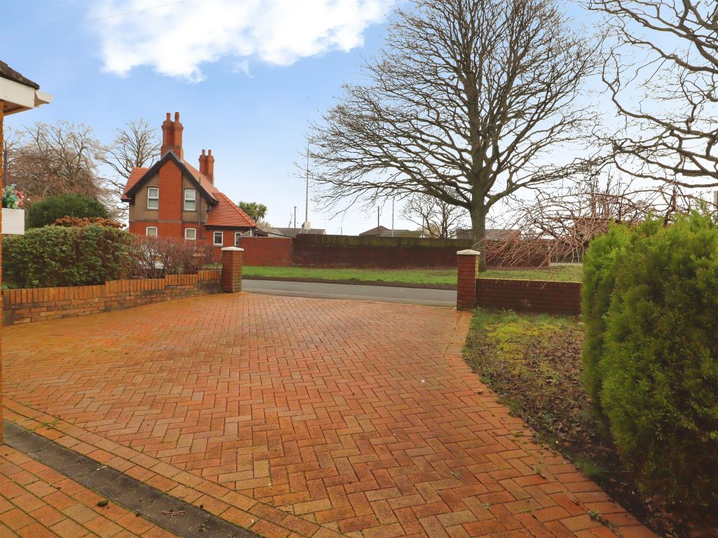 Additional image 2 of 4 bed semi-detached house for saleAxbridge Crescent, St Mellons Rise, Cardiff CF3