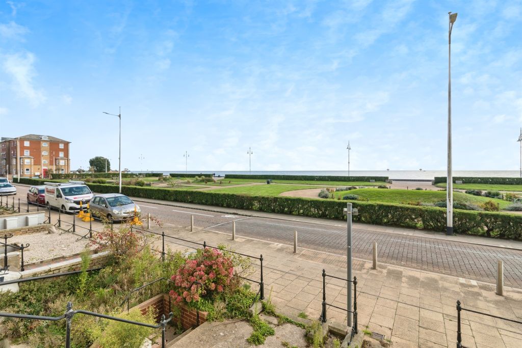 5 bed flat for saleWellington Esplanade, Lowestoft NR33 photo 2