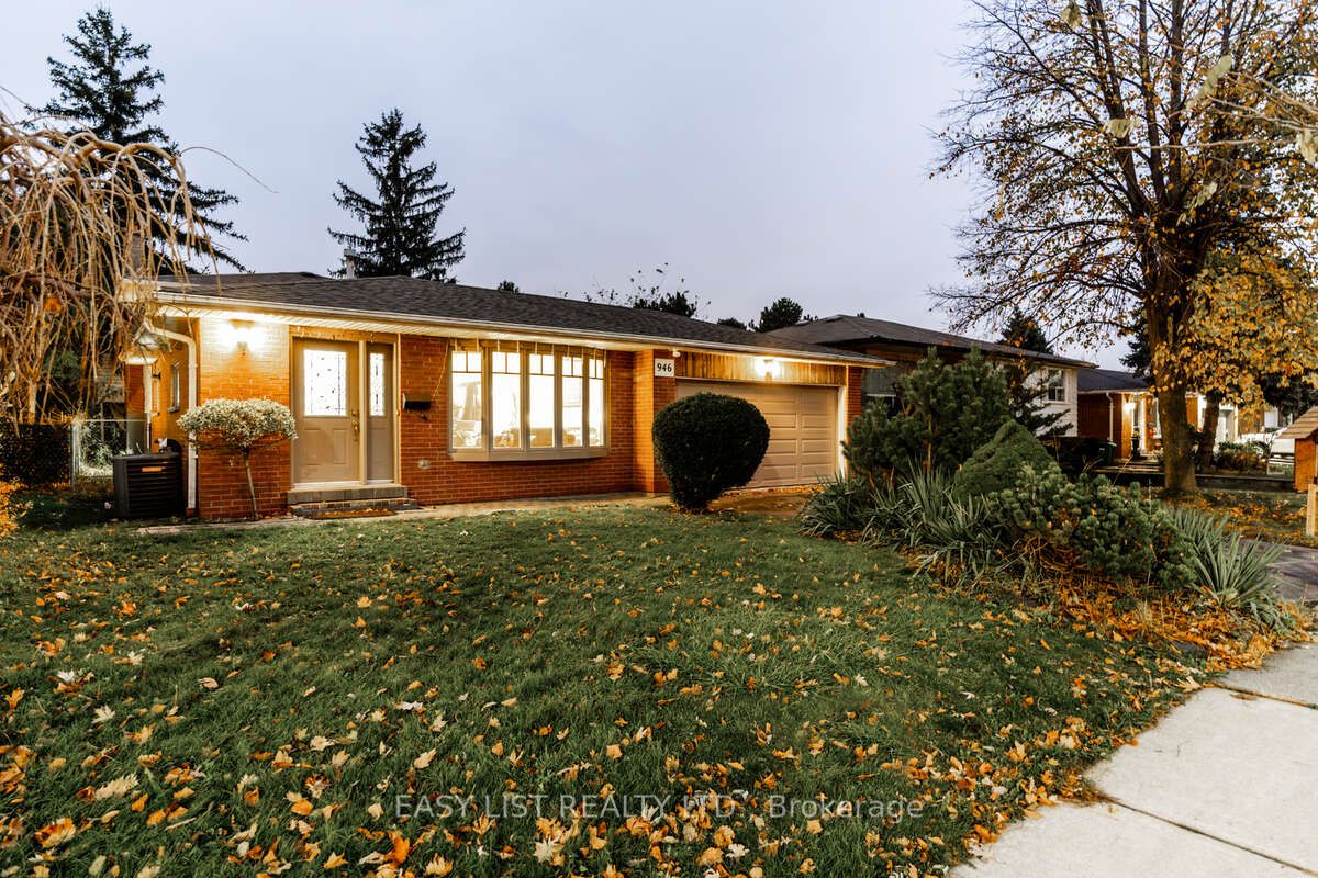 946 Mcbride Avenue, Mississauga, ON, L5C 1L6