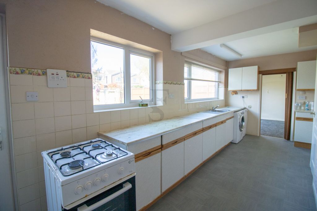 5 bed detached house to rentKew Drive, Oadby LE2 photo 4