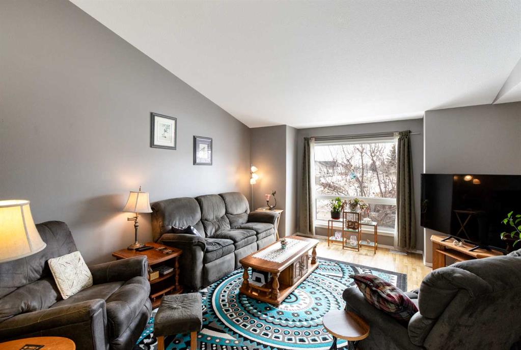 Additional image 2 of 10 Hawthorne Way, Penhold, AB, T0M1R0