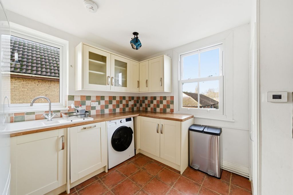 2 bed flat for saleWater Street, Cambridge CB4 photo 2