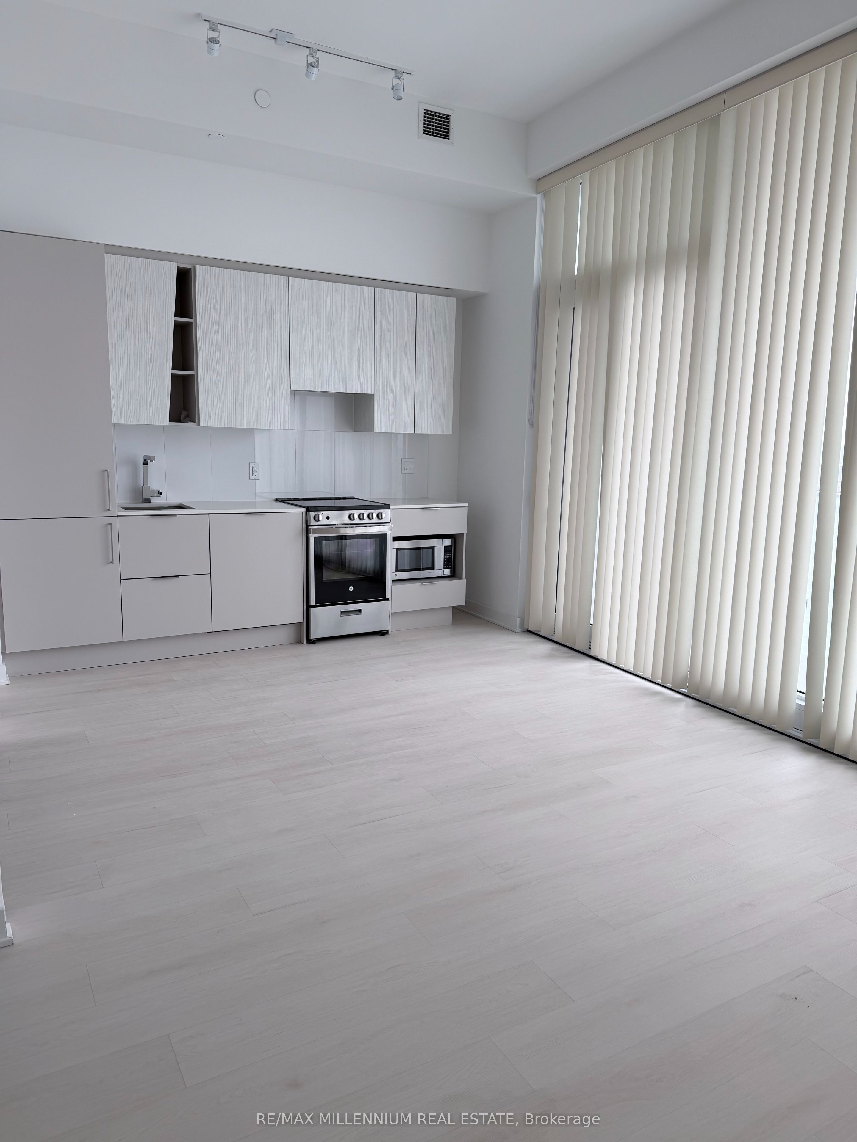 Additional image 3 of 5901-3900 Confederation Parkway, Mississauga, ON, L5B 0M3