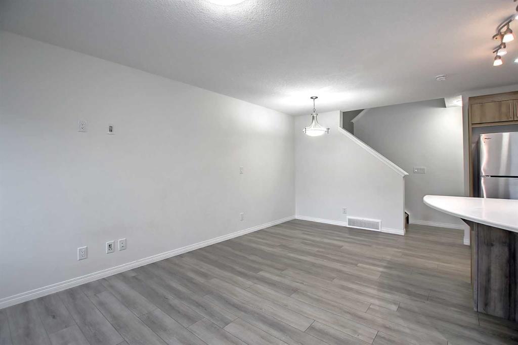 Additional image 6 of 39 Yorkville Boulevard SW, Calgary, AB, T2X 4K2