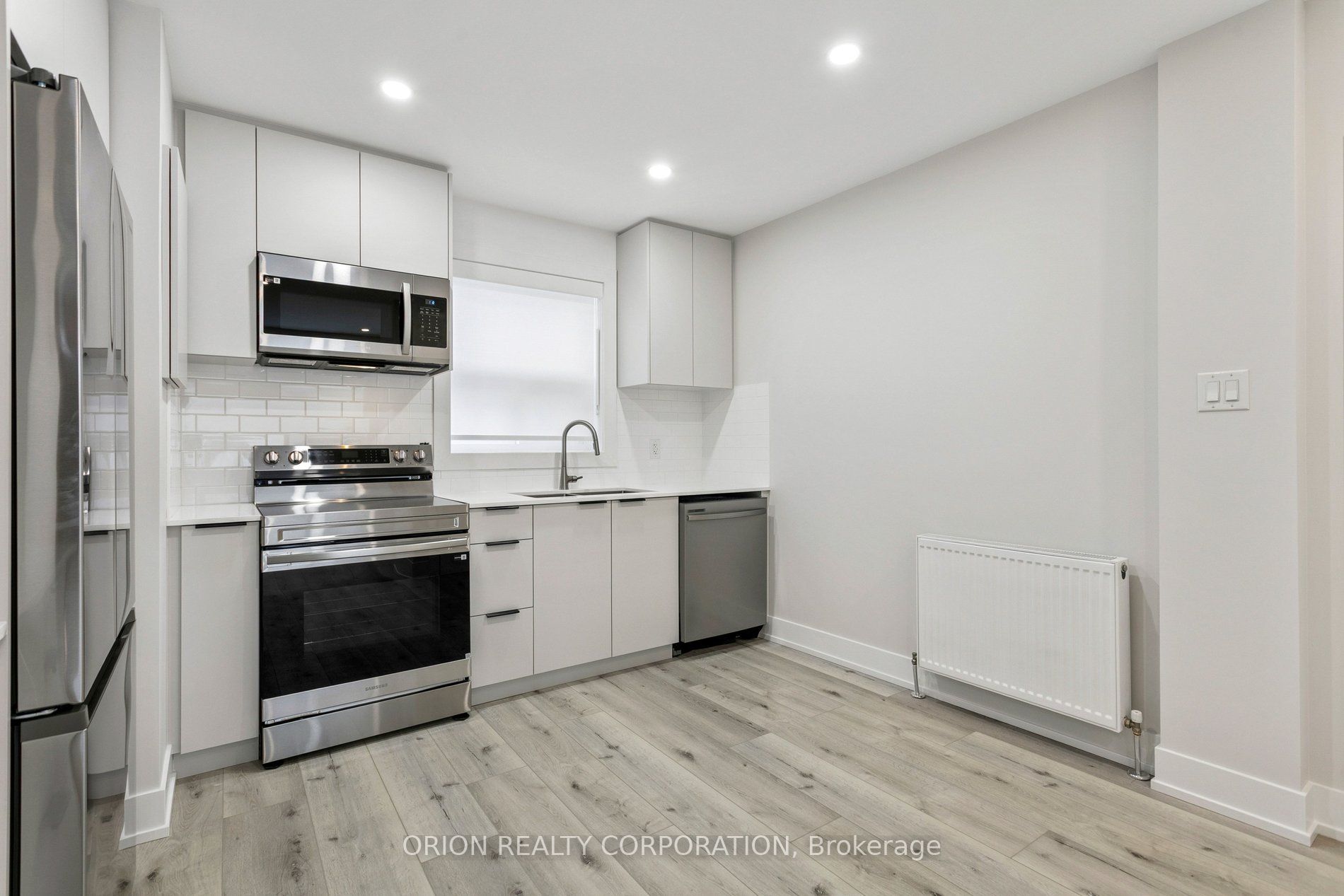 Additional image 3 of 4-35 Third Street, Toronto, ON, M8V 2X7
