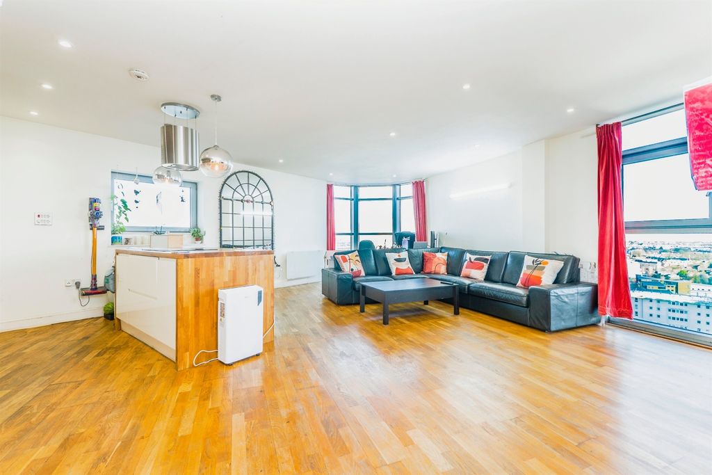 Additional image 4 of 3 bed flat for saleBute Terrace, Cardiff CF10