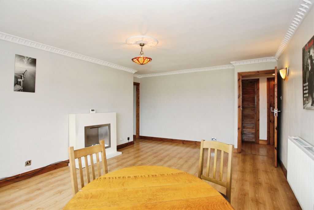2 bed flat for saleTynant, Cardiff CF14 photo 3