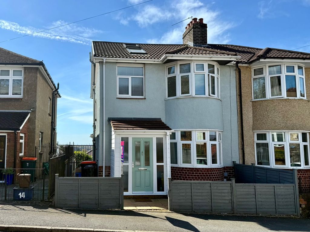 3 bed semi-detached house for saleBrynderwen Grove, Newport NP19