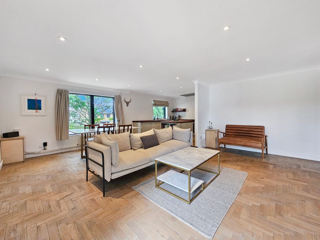 2 bed flat for saleDundee Close, Cambridge CB4 photo 3