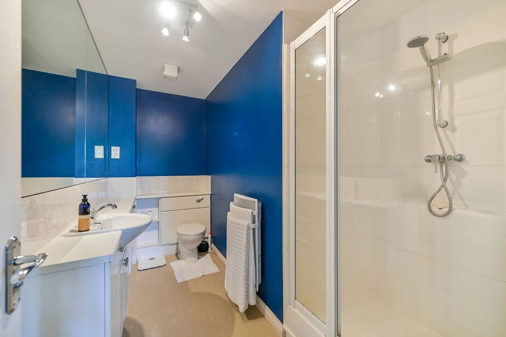 Additional image 7 of 2 bed flat for saleNorth Street, Winkfield, Windsor SL4