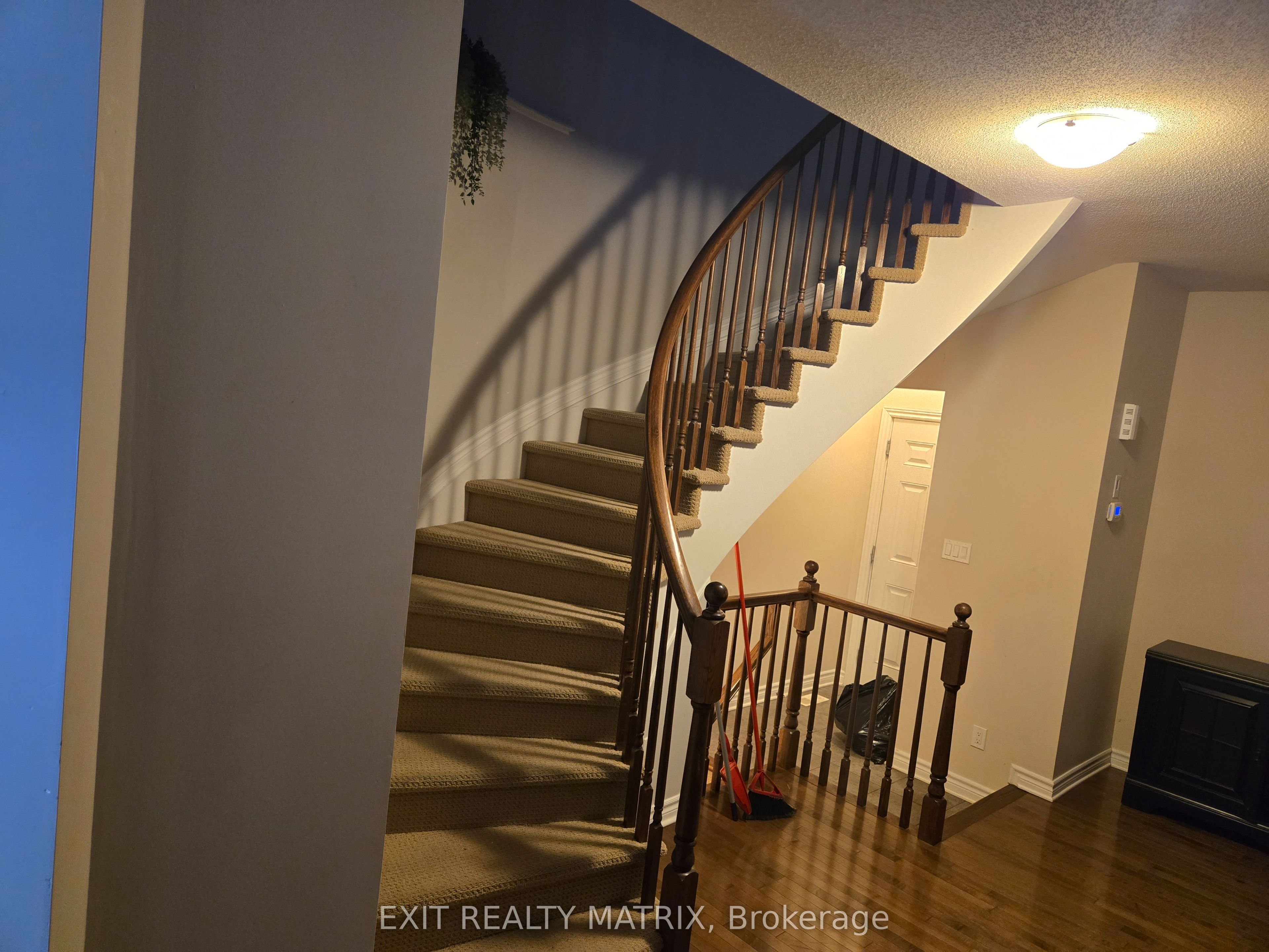 Additional image 3 of 717 Hazelnut Crescent, Ottawa, ON, K1T 0K3
