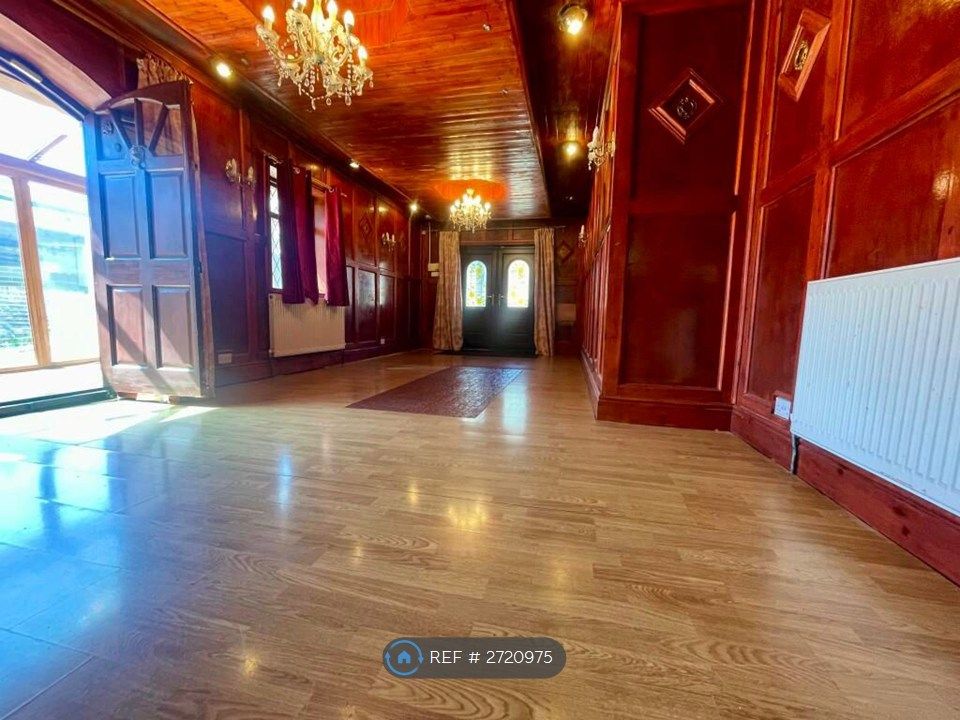 Additional image 6 of 6 bed detached house to rentLuxury Living And Fully Furnished, Huddersfield HD2