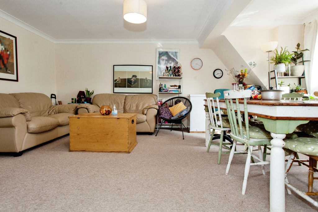 Additional image 5 of 2 bed flat for saleHigh Street, Chesterton, Cambridge, Cambridgeshire CB4
