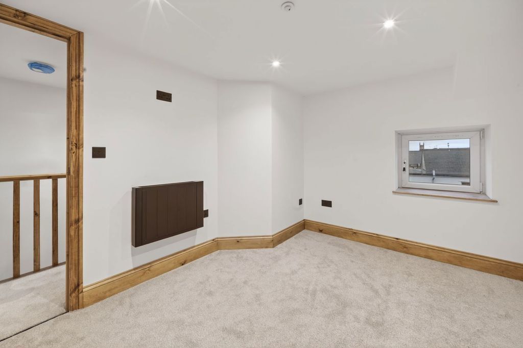 Additional image 7 of 4 bed restaurant for saleMackintosh Place, Cardiff CF24