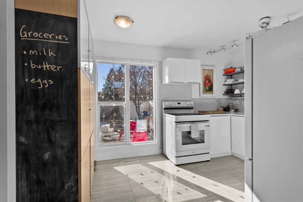 Additional image 2 of 118 Brae Glen Lane SW, Calgary, AB, T2W 1B6