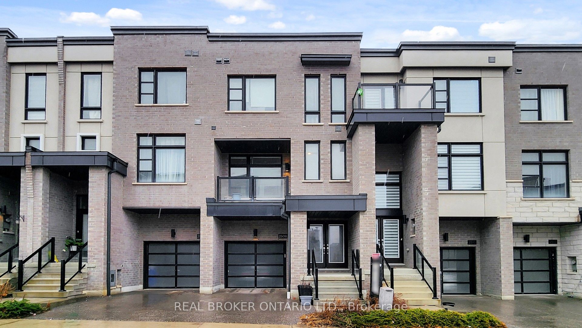 2508 Castlegate Crossing, Pickering, ON, L1X 0H8