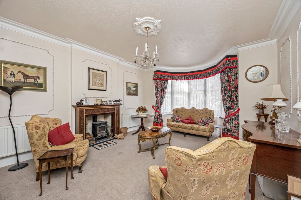 3 bed flat for salePrinces Square, Hove BN3 photo 3