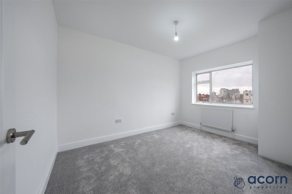 Additional image 7 of 5 bed terraced house for saleWakemans Hill Avenue, Colindale, London NW9