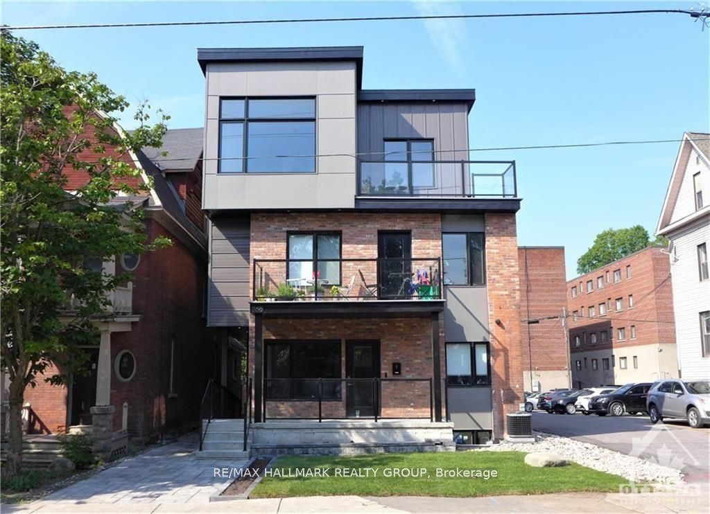 368 Chapel Street, Ottawa, ON, K1N 7Z6