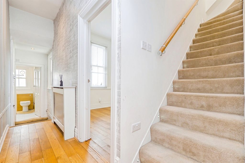 Additional image 7 of 3 bed flat for salePen-Y-Lan Road, Penylan, Cardiff CF23