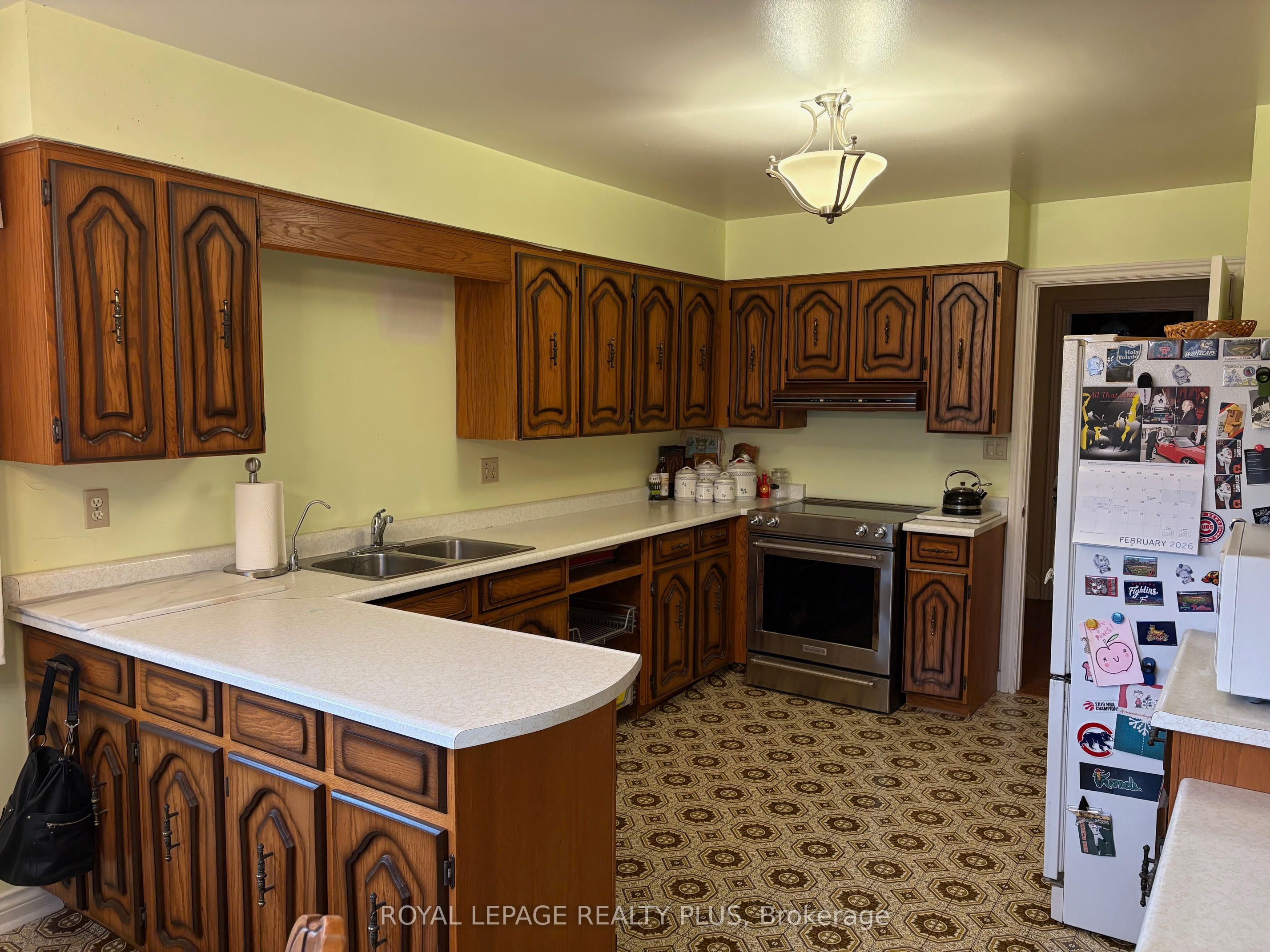 Additional image 2 of 2524 Avongate Drive S, Mississauga, ON, L5C 2X5