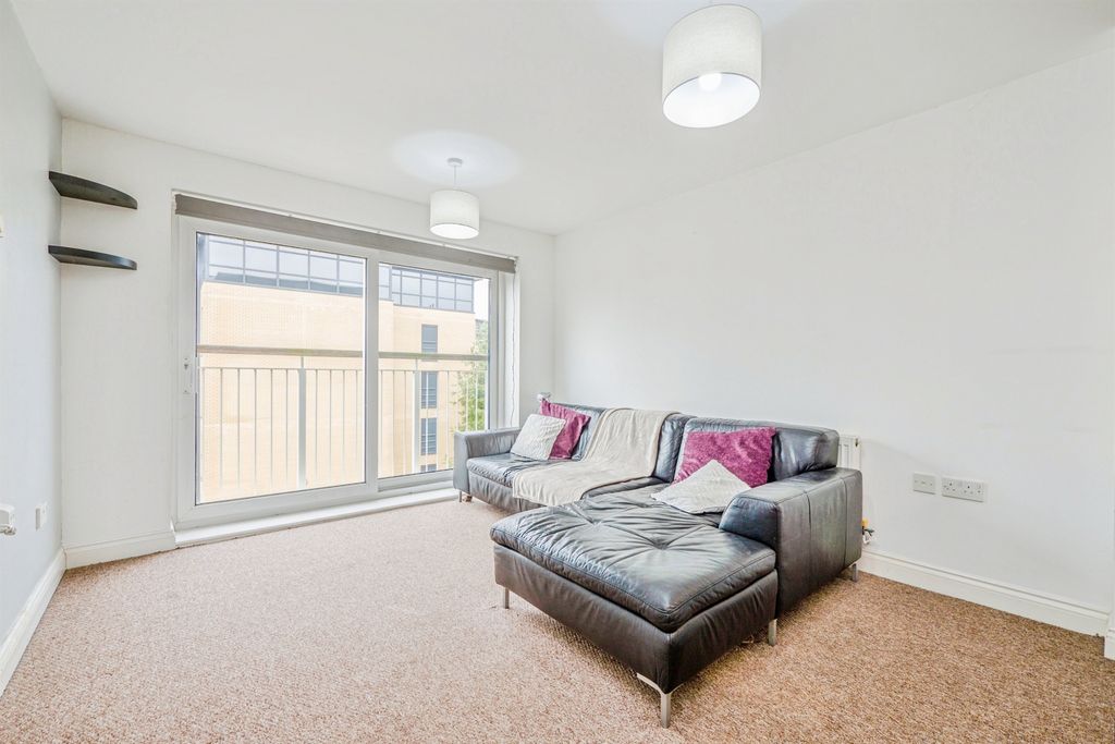 2 bed flat for saleWindsor Road, Cardiff CF24 photo 2