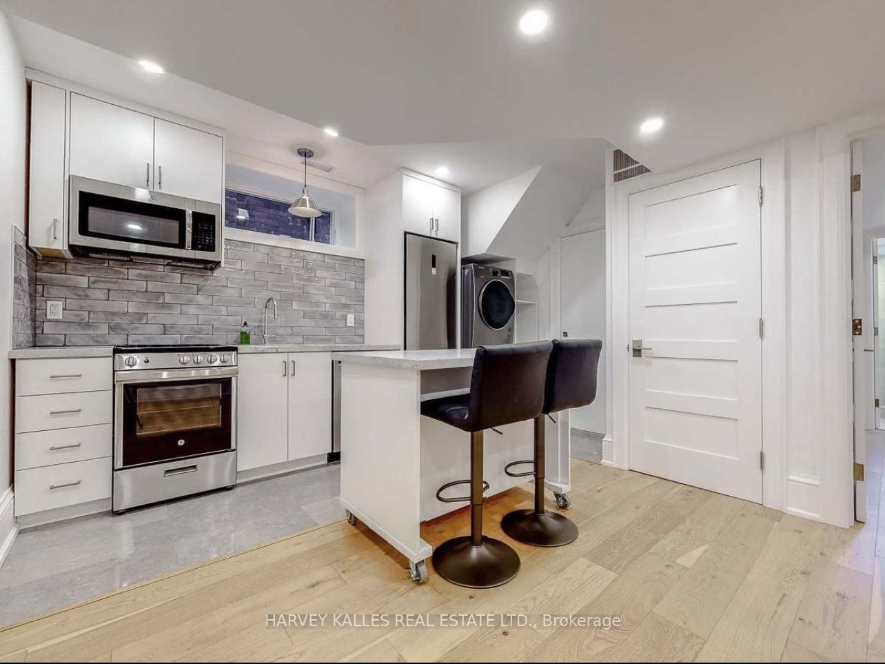 Additional image 5 of Lower-10 Duggan Avenue, Toronto, ON, M4V 1Y2