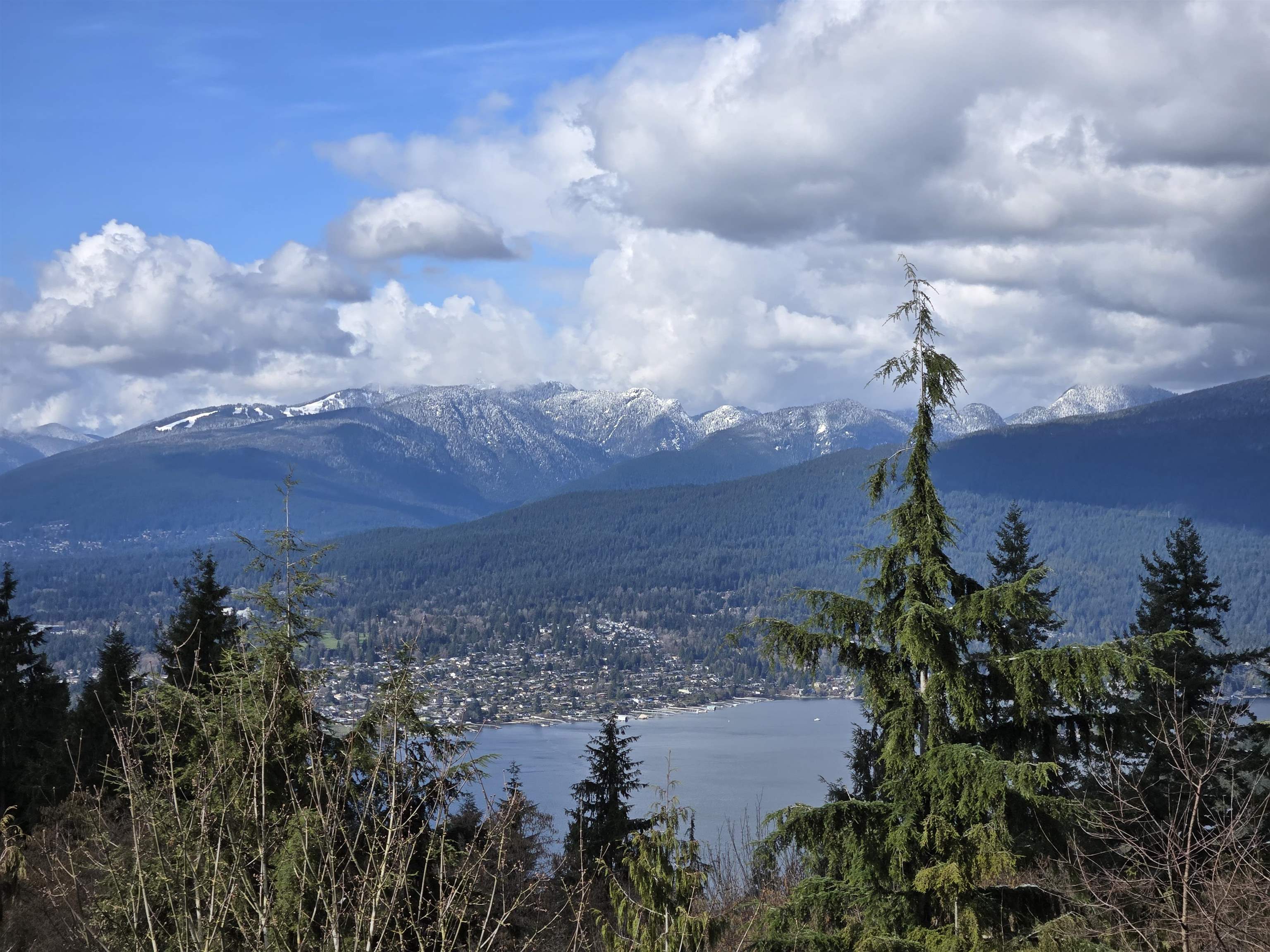Additional image 2 of 610-8850 University Crescent, Burnaby, BC, V5A 4Y8