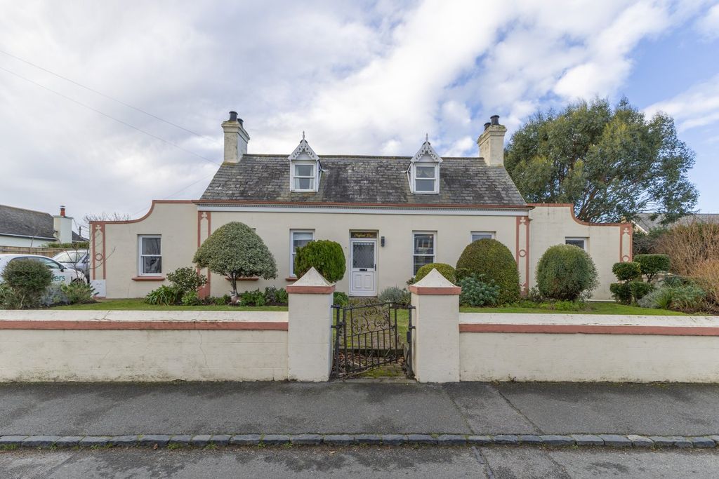4 bed detached house to rentLa Route De La Hougue Du Pommier, Castel, Guernsey GY5