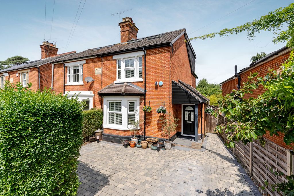 4 bed semi-detached house for saleVictoria Road, Ascot SL5