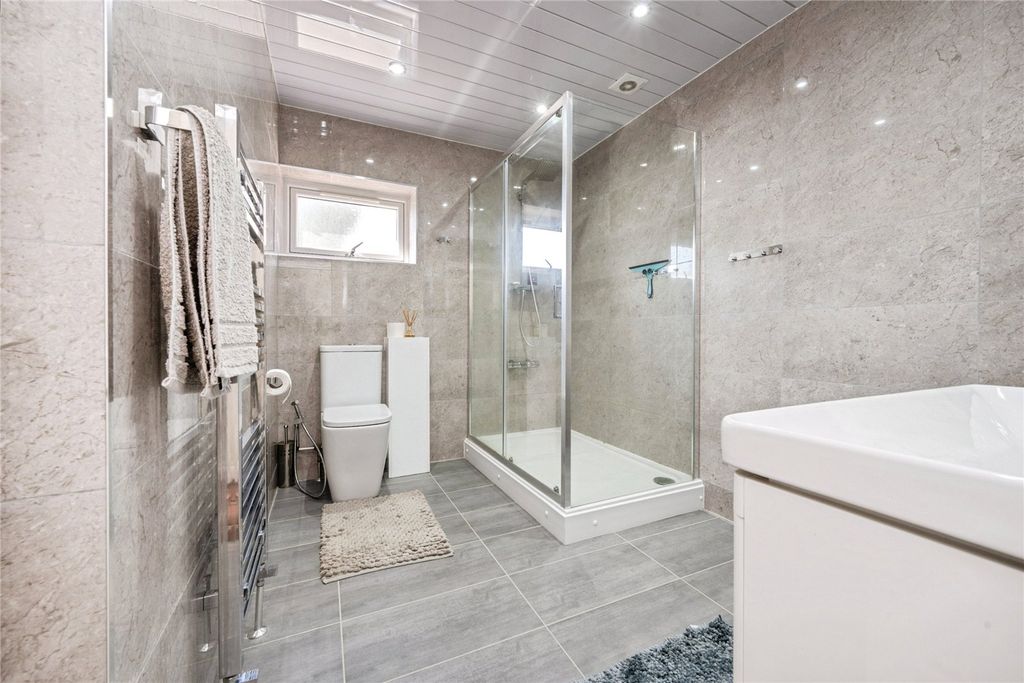 Additional image 21 of 8 bed detached house for saleGreen End Road, Bedford, Bedfordshire MK43
