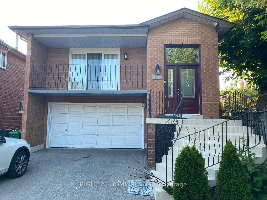 Main-571 Roselaire Trail, Mississauga, ON, L5R 2Z9