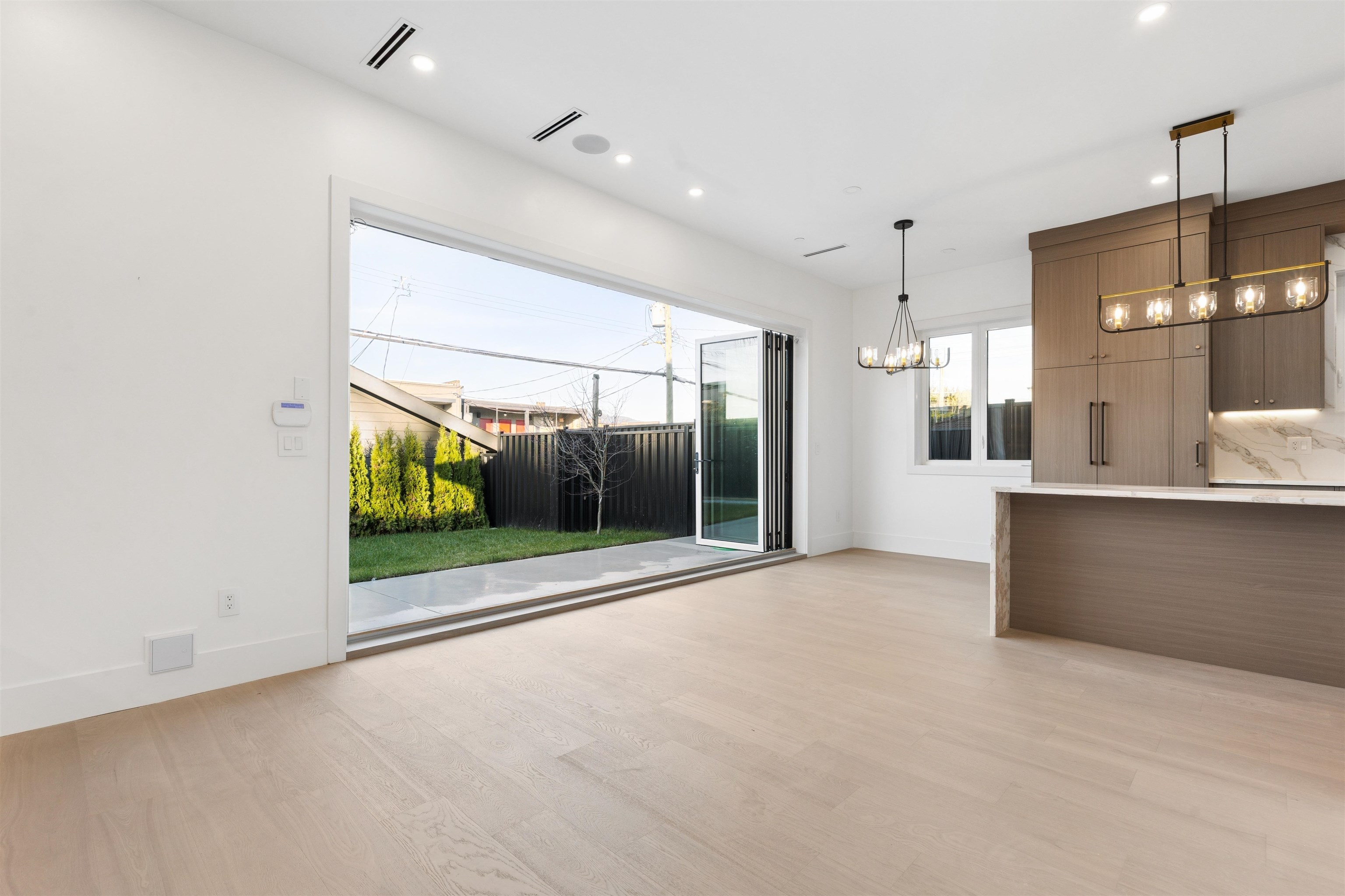 Additional image 2 of 2-847 10 Avenue E, Vancouver, BC, V5T 2A9