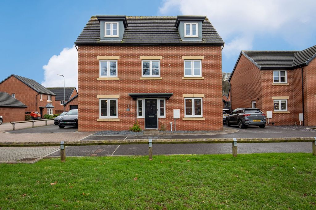 5 bed detached house for saleFoil Close, Rogerstone, Newport NP10